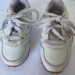 Size 8 US Fila Kids Shoes White